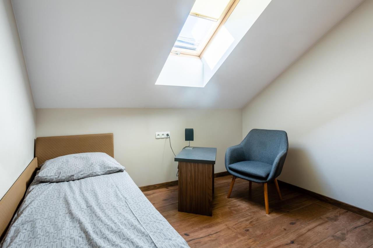 Noclegijarocin Bed & Breakfast エクステリア 写真