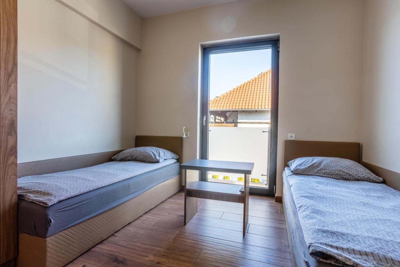 Noclegijarocin Bed & Breakfast エクステリア 写真
