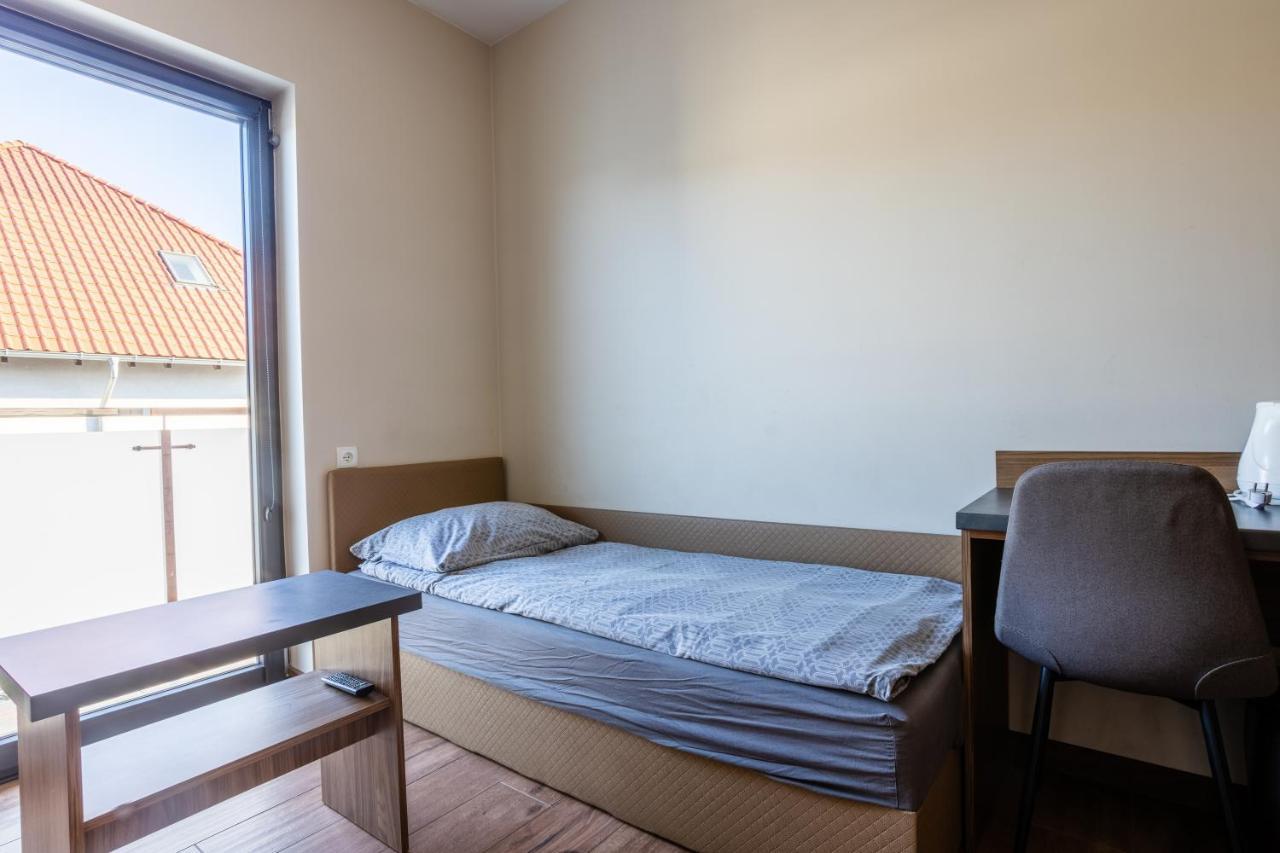 Noclegijarocin Bed & Breakfast エクステリア 写真