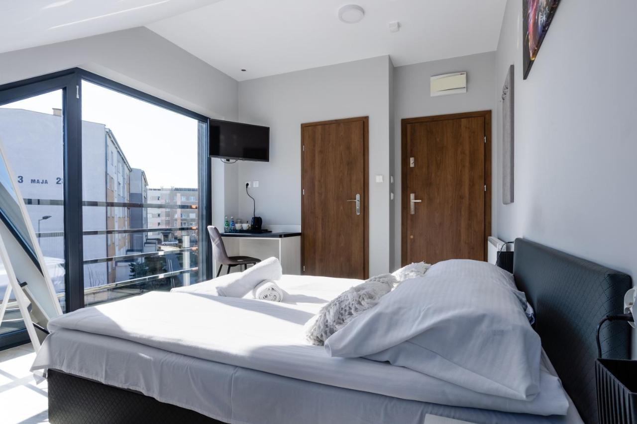 Noclegijarocin Bed & Breakfast エクステリア 写真