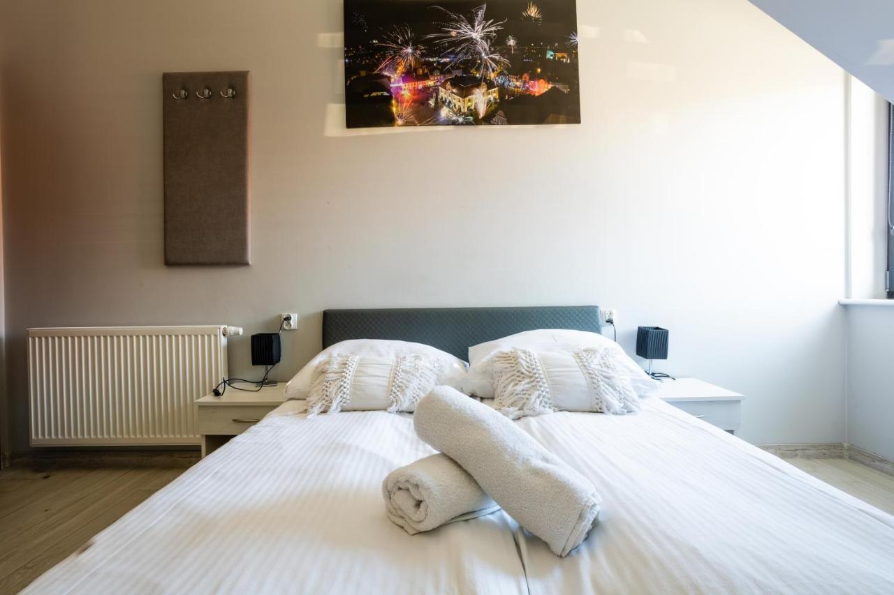 Noclegijarocin Bed & Breakfast エクステリア 写真