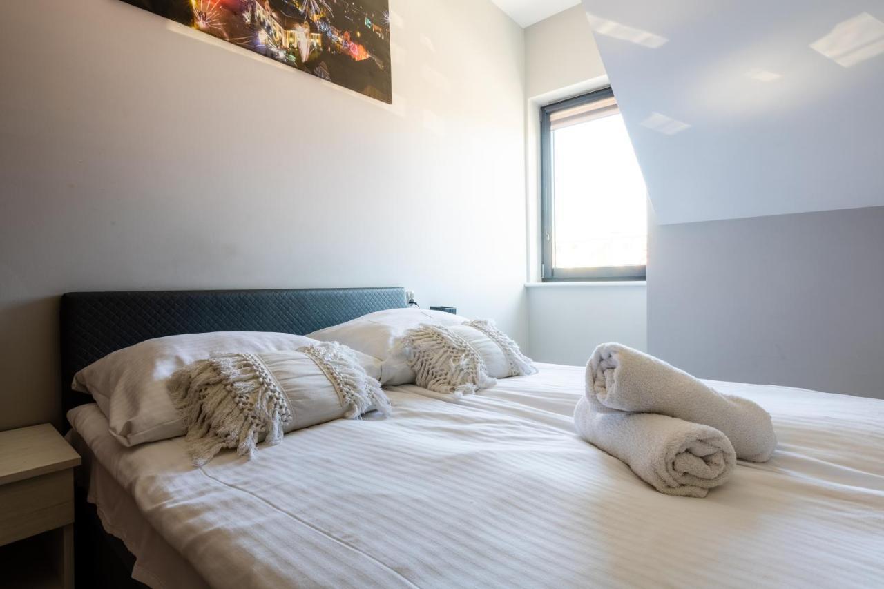 Noclegijarocin Bed & Breakfast エクステリア 写真
