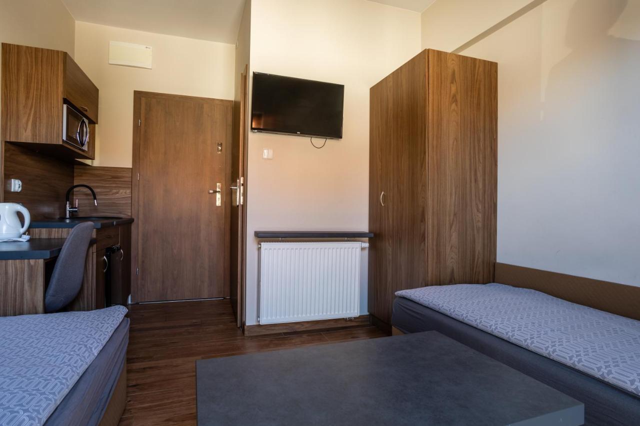 Noclegijarocin Bed & Breakfast エクステリア 写真